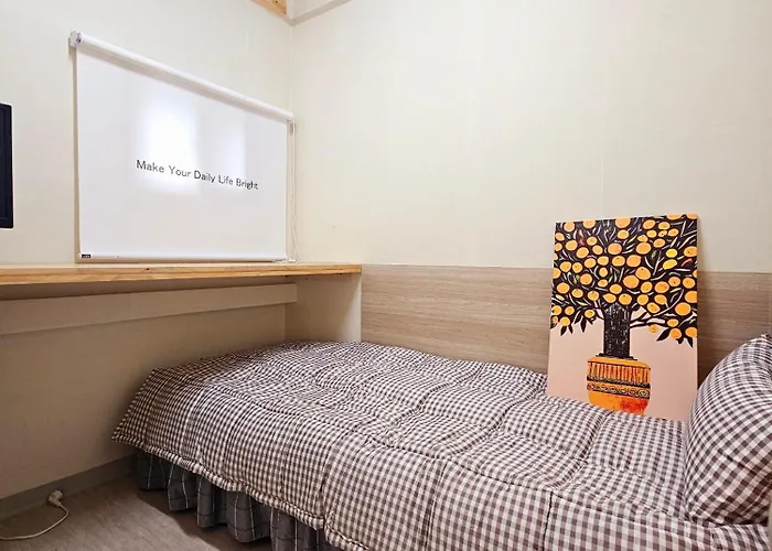 406, Guesthouse,10 Minutes To Jongno,20 Minutes To Gangnam Hongdae, Single Room,itaewon, Shared Bathroom Apartamento