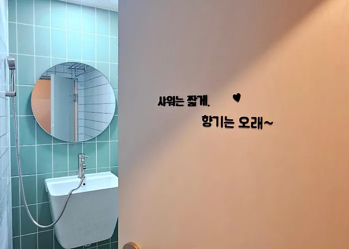 406, Guesthouse,10 Minutes To Jongno,20 Minutes To Gangnam Hongdae, Single Room,itaewon, Shared Bathroom Apartamento Seul