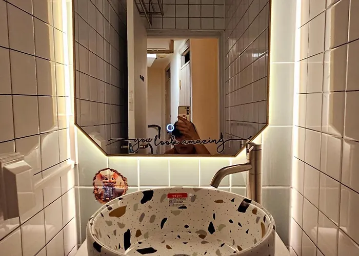 Apartamento 406, Guesthouse,10 Minutes To Jongno,20 Minutes To Gangnam Hongdae, Single Room,itaewon, Shared Bathroom Seul