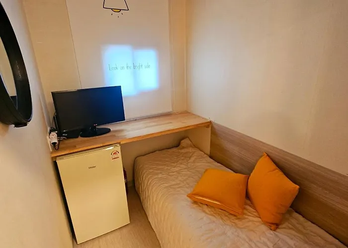 Apartamento 406, Guesthouse,10 Minutes To Jongno,20 Minutes To Gangnam Hongdae, Single Room,itaewon, Shared Bathroom Seul