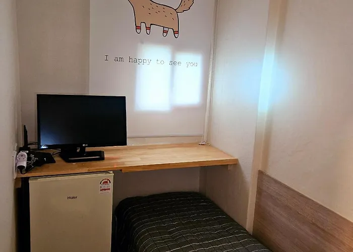 406, Guesthouse,10 Minutes To Jongno,20 Minutes To Gangnam Hongdae, Single Room,itaewon, Shared Bathroom