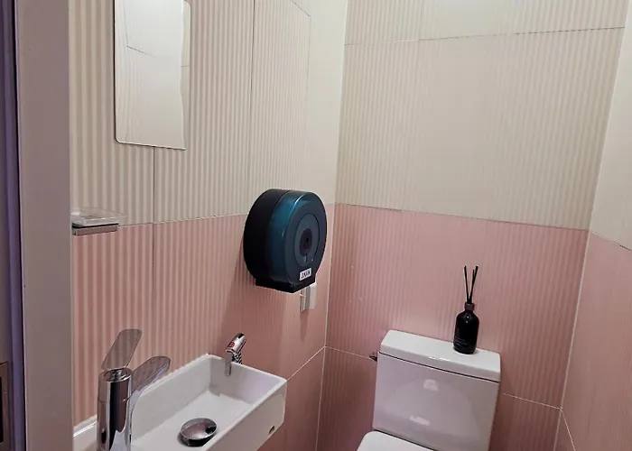 406, Guesthouse,10 Minutes To Jongno,20 Minutes To Gangnam Hongdae, Single Room,itaewon, Shared Bathroom
